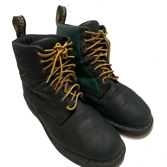 11 / Dr. Martens Black Leather Lace-Up Boots - Picture 1 of 7